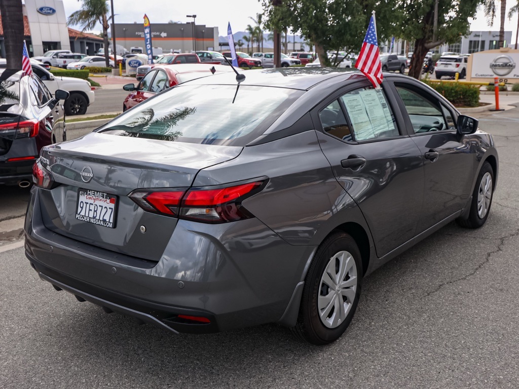 2025 Nissan Versa 1.6 S photo 2