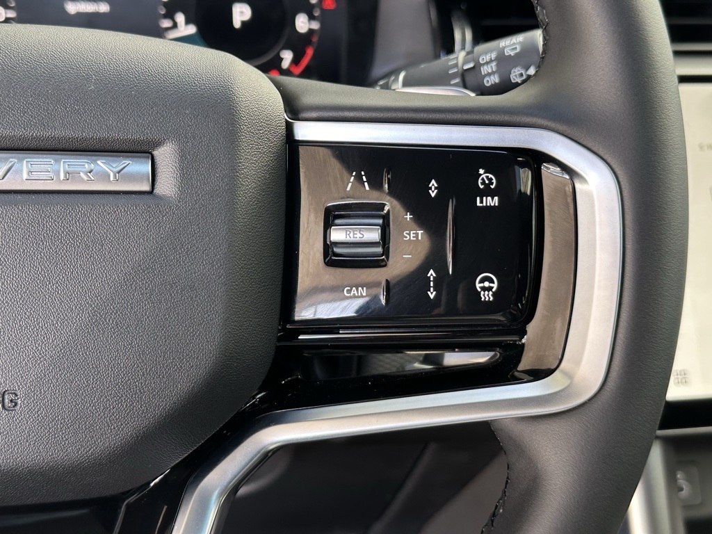 2025 Land Rover Discovery Sport Dynamic SE photo 17
