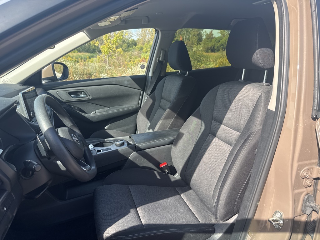 2024 Nissan Rogue SV photo 3