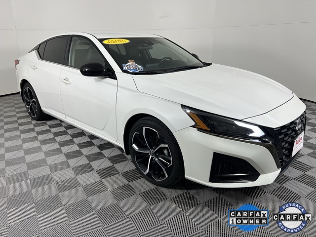 2023 Nissan Altima SR's photo