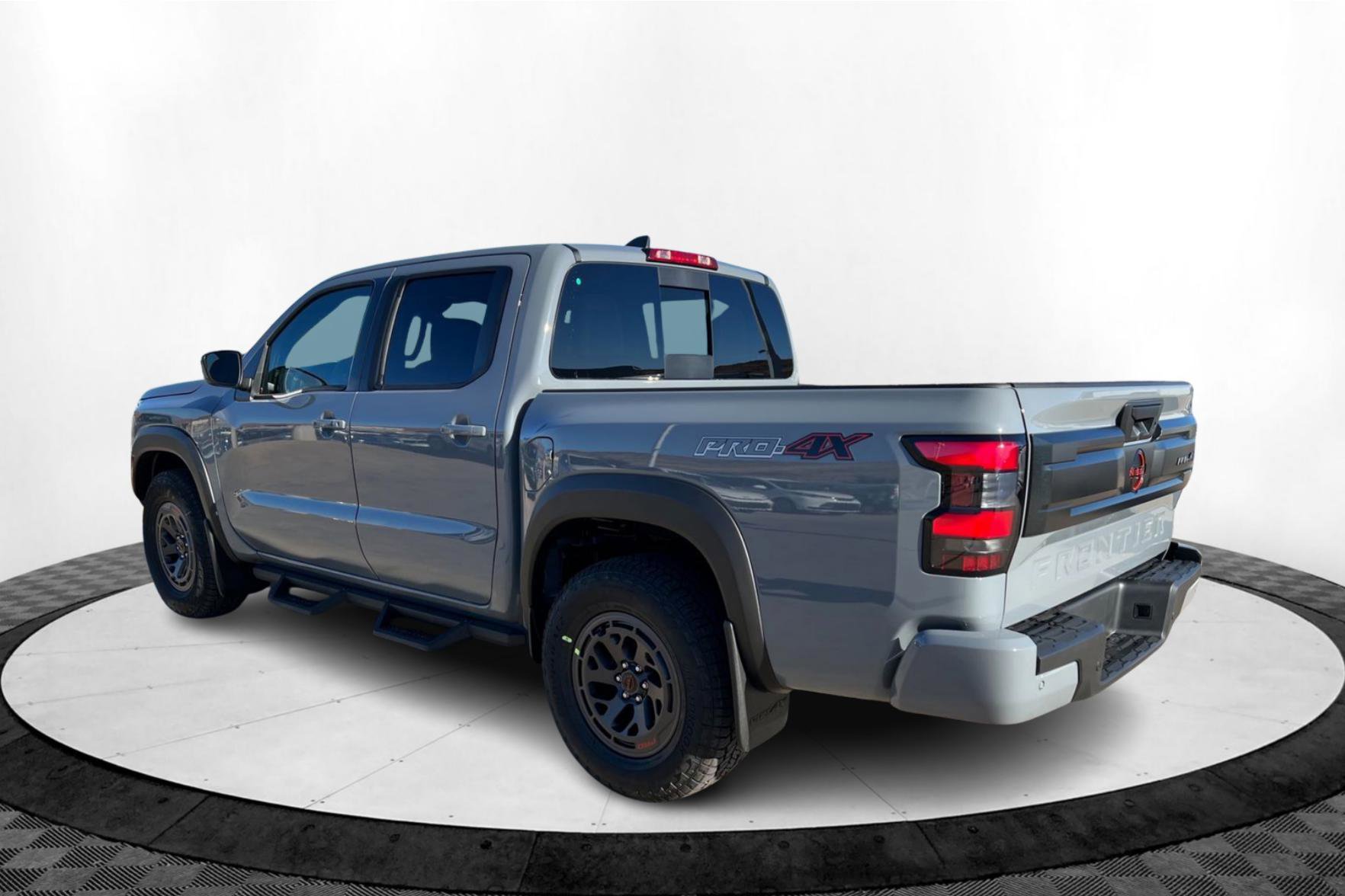 2025 Nissan Frontier PRO-4X photo 3