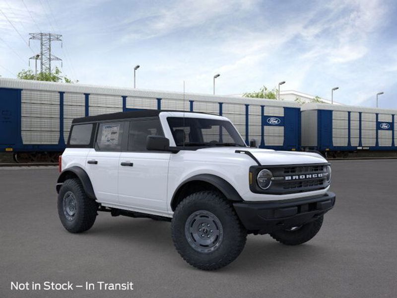 2025 Ford Bronco Base photo 7