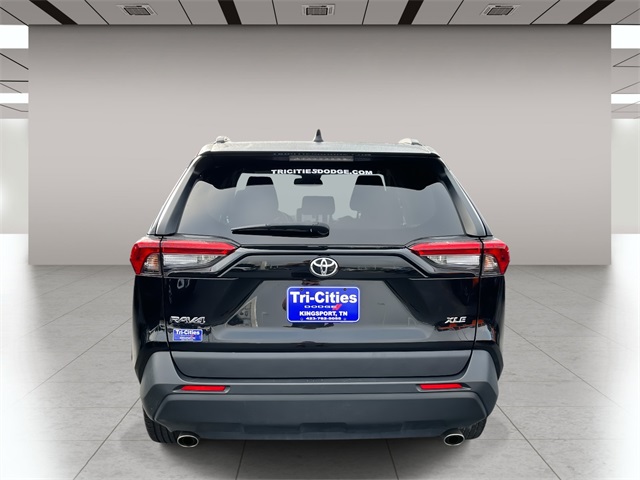 2023 Toyota RAV4 XLE photo 4