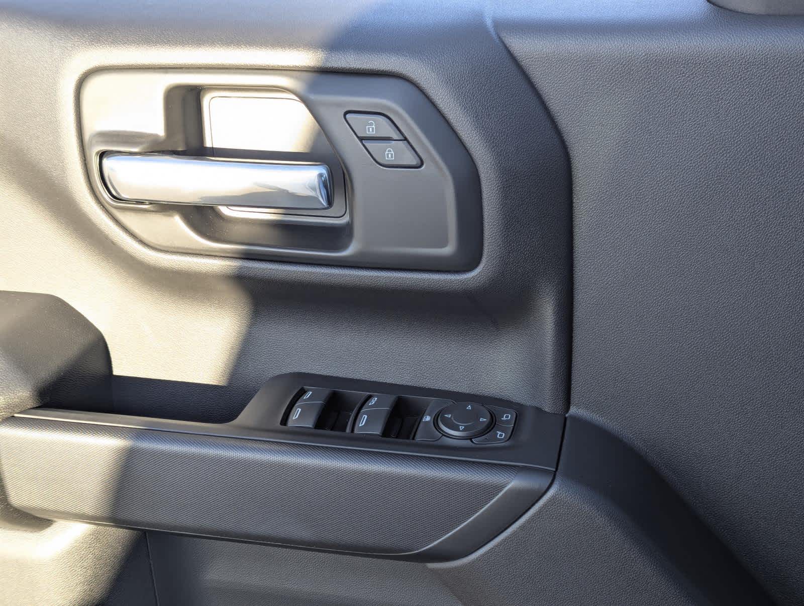 2025 Chevrolet Silverado 1500 Custom photo 11