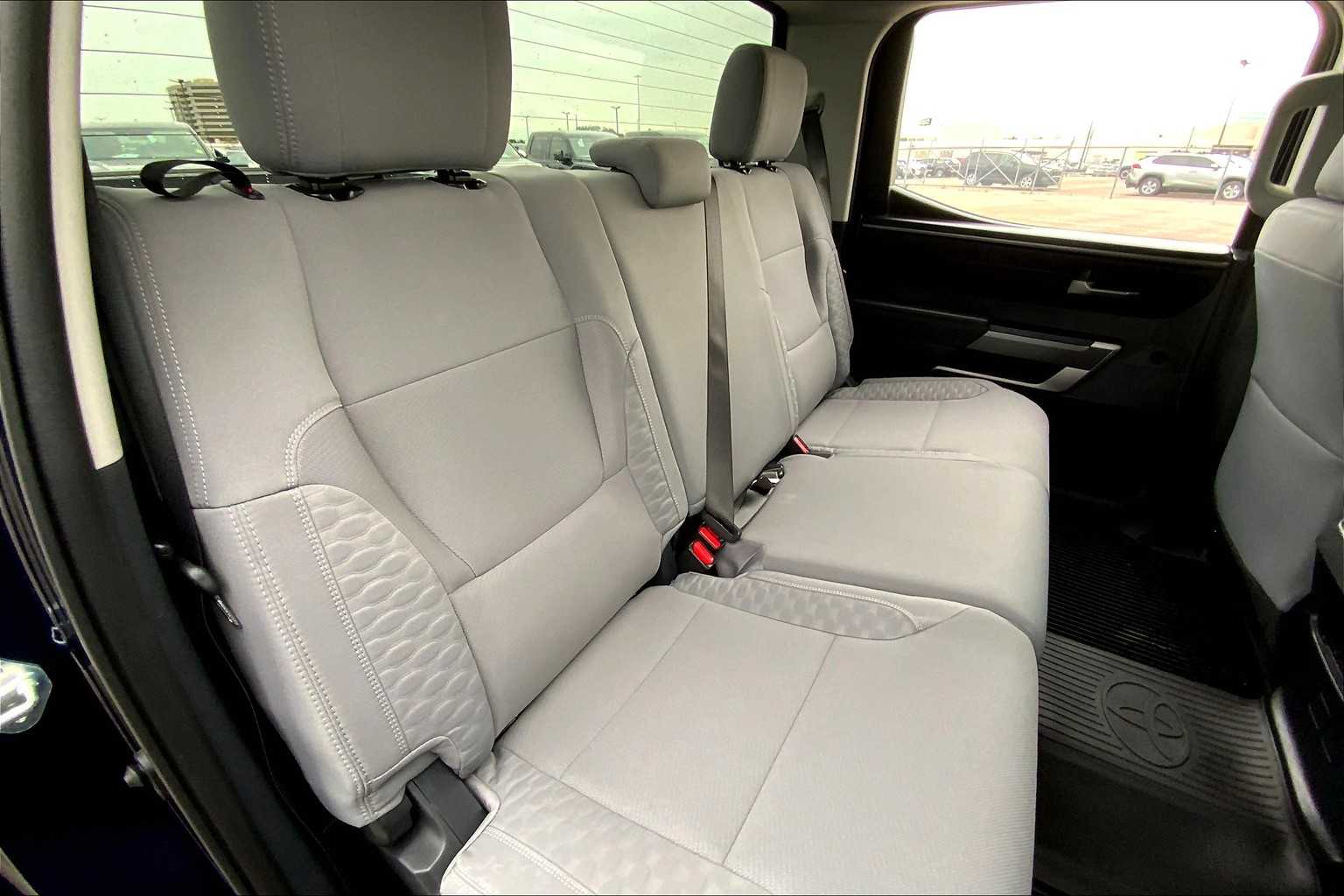 2022 Toyota Tundra SR5 photo 18