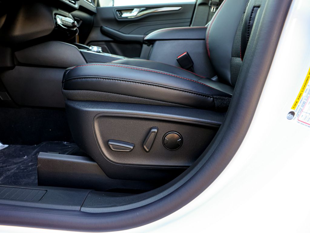 2025 Ford Escape ST-Line Select photo 38