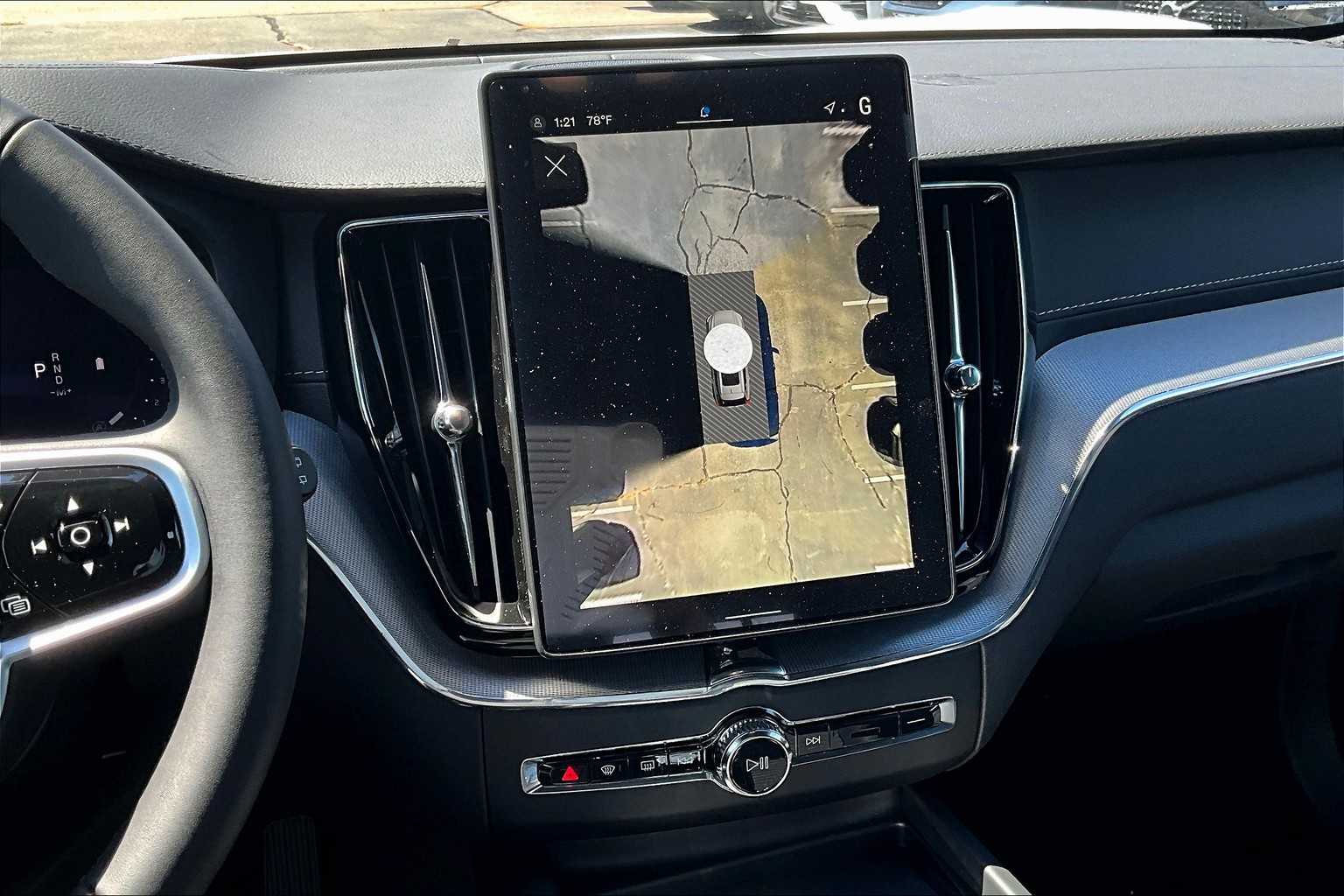 2026 Volvo XC60 Black Edition photo 4