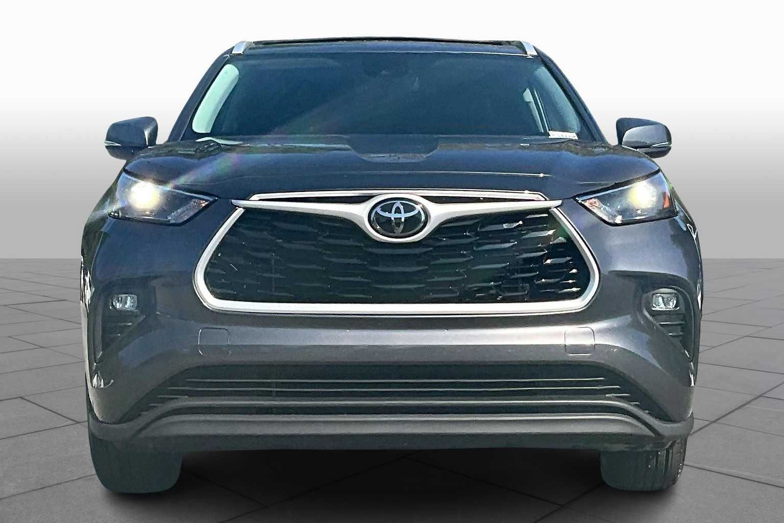 2024 Toyota Highlander XLE photo 3