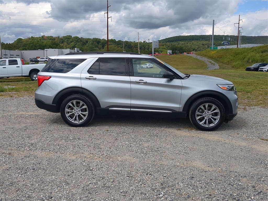 2023 Ford Explorer XLT photo 2