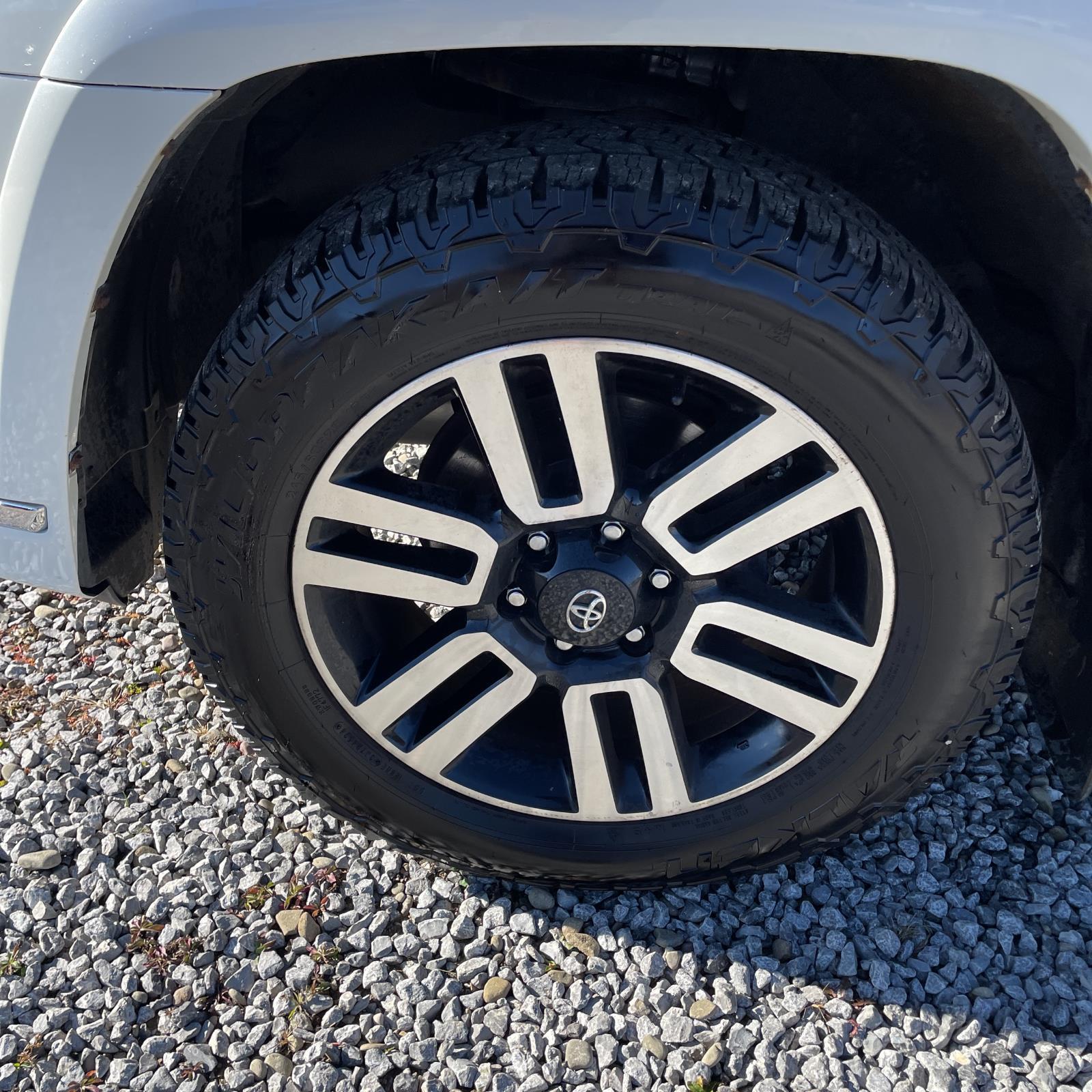 2018 Toyota 4Runner Limited photo 4