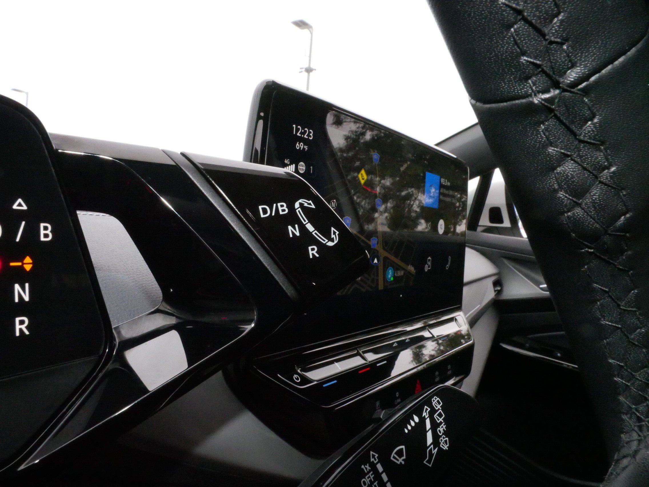 2023 Volkswagen ID.4 Pro Plus photo 24