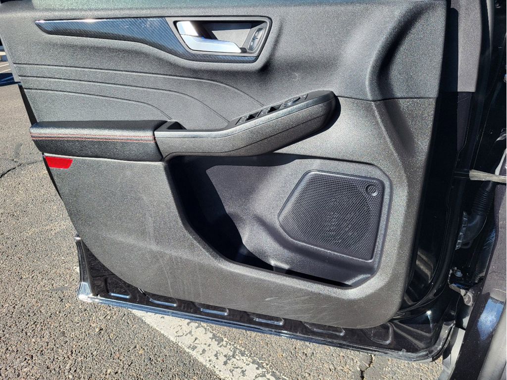 2024 Ford Escape ST-Line photo 4