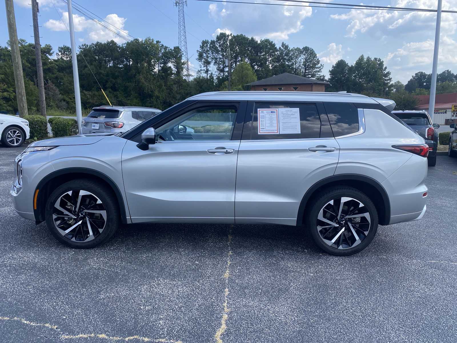 2024 Mitsubishi Outlander SEL photo 4