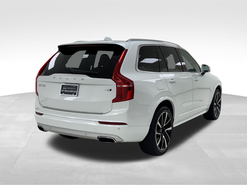 2020 Volvo XC90 T6 Momentum photo 4