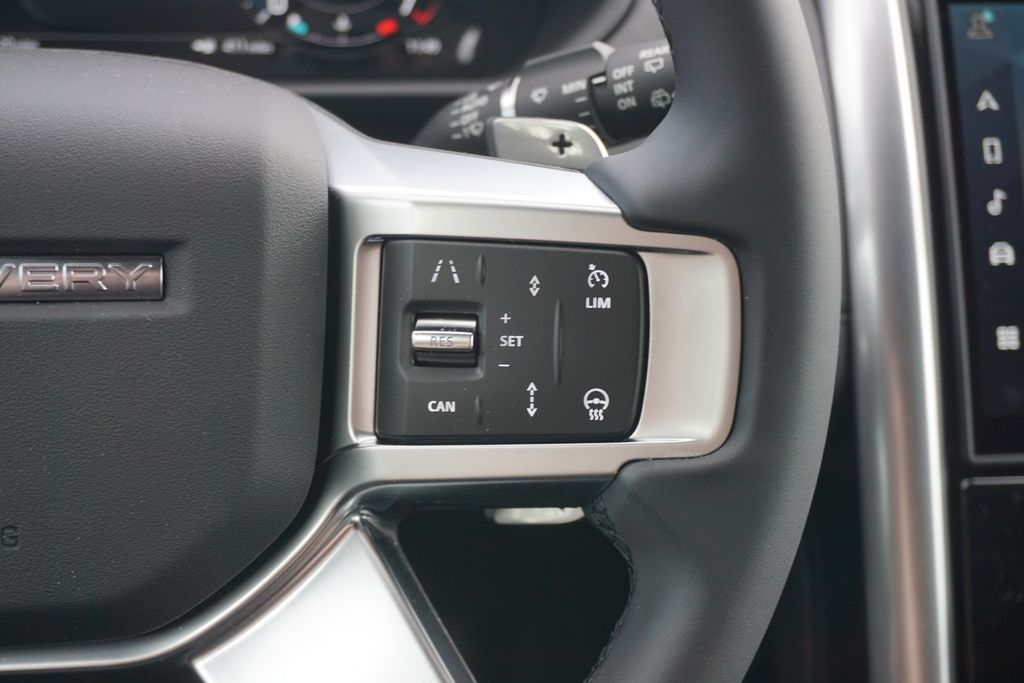 2025 Land Rover Discovery S photo 13