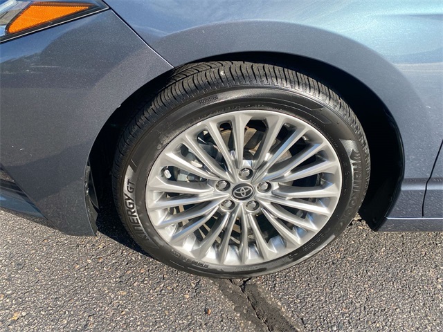 2020 Toyota Avalon Hybrid Limited photo 2