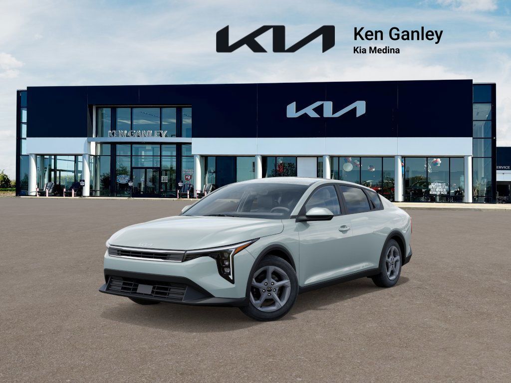 2025 Kia K4 LXS's photo