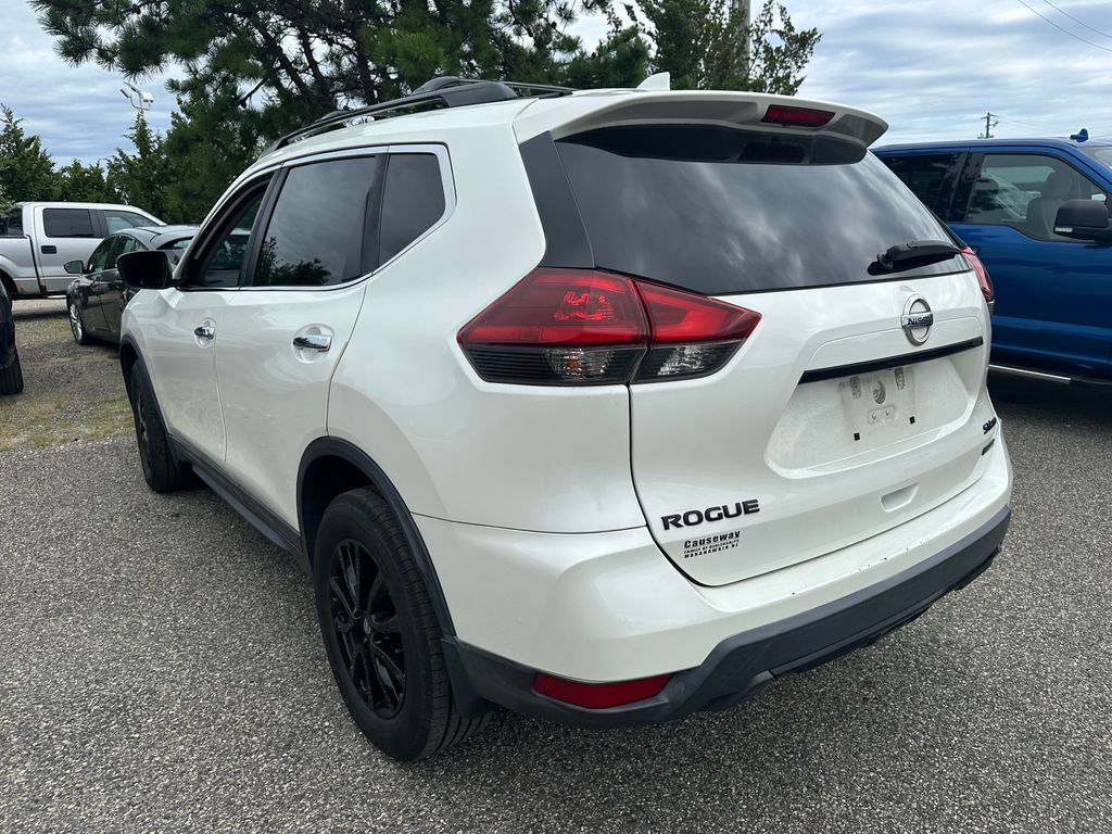 2018 Nissan Rogue SV photo 2