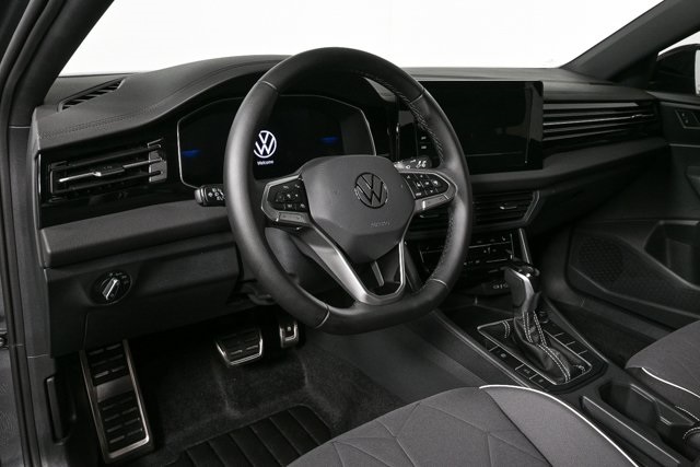 2025 Volkswagen Jetta 1.5T Sport photo 3