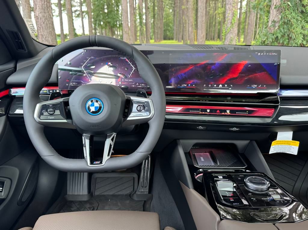 2026 Bmw 550e xDrive photo 3