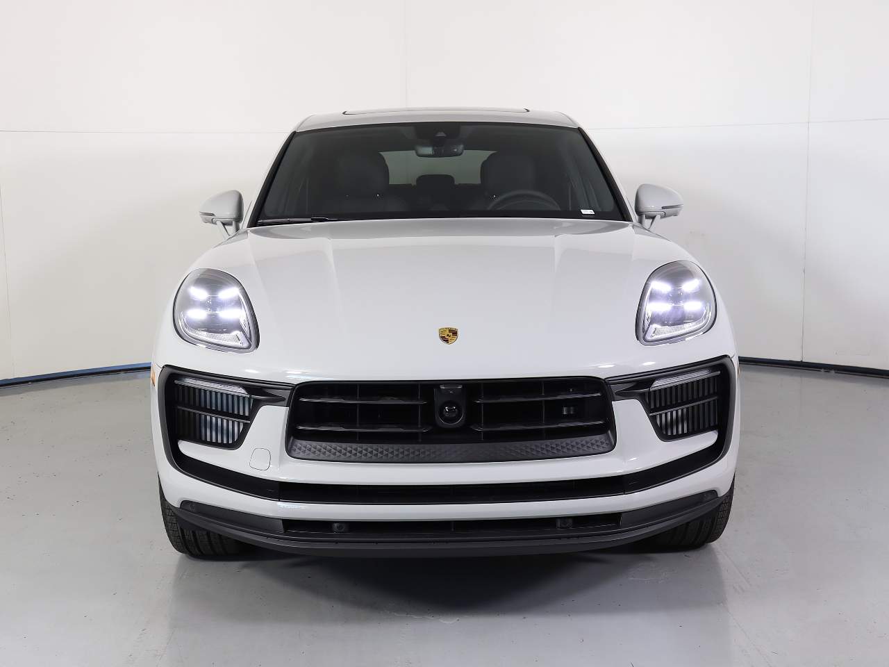 2025 Porsche Macan S photo 10