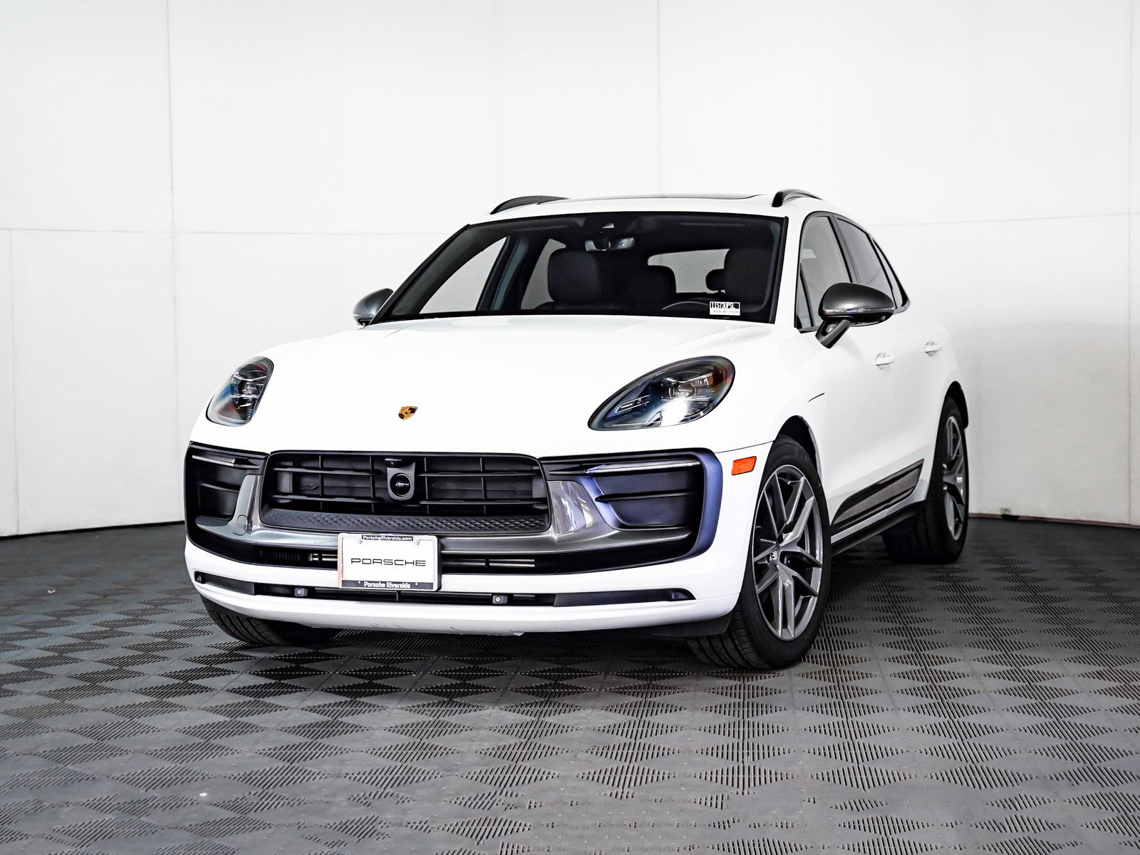 2025 Porsche Macan T's photo
