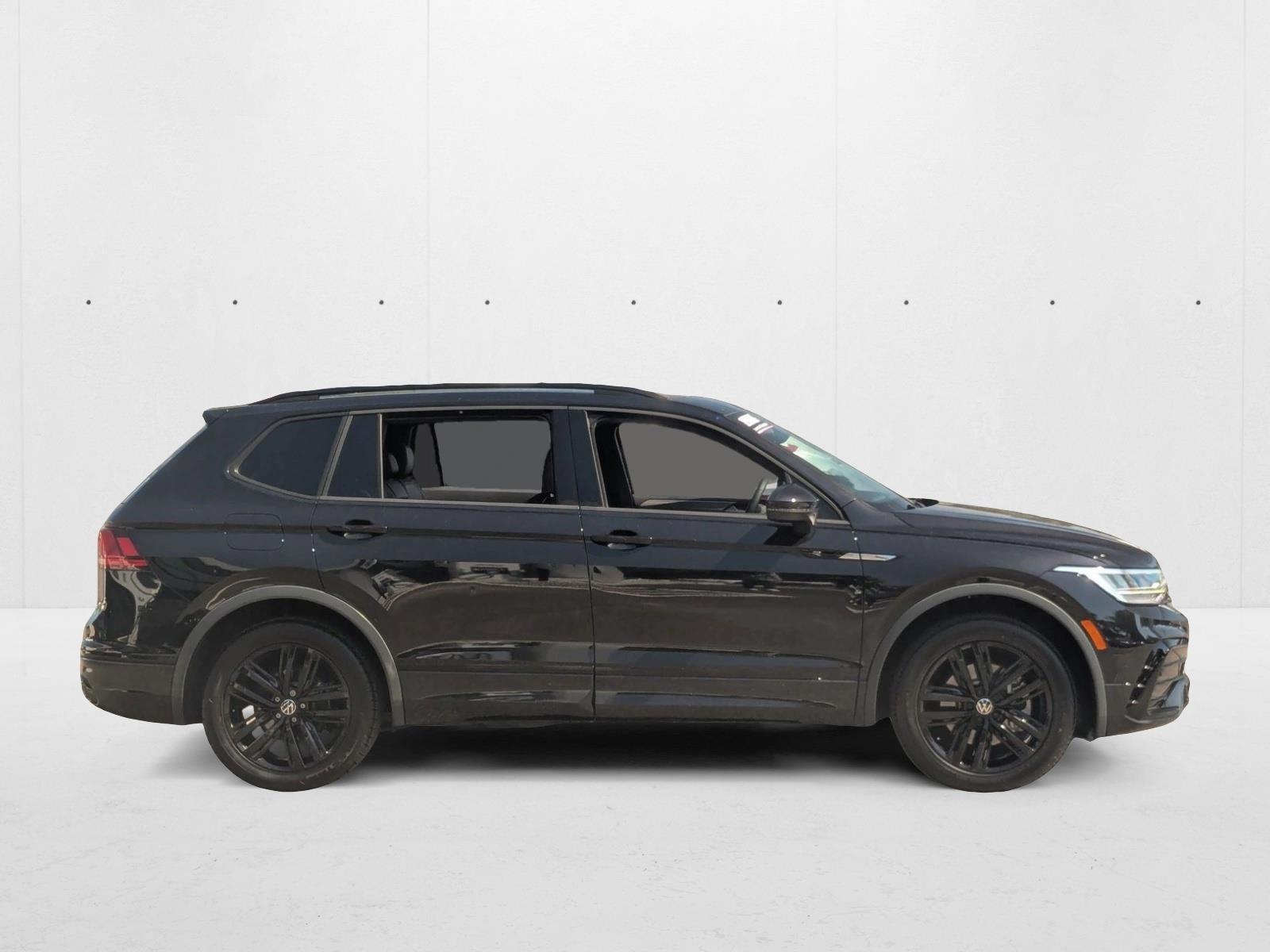2022 Volkswagen Tiguan SE R-Line Black photo 4
