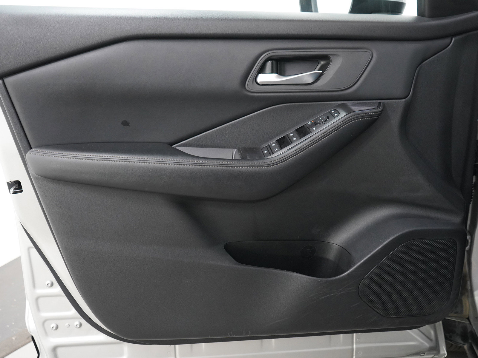 2024 Nissan Rogue SV photo 18