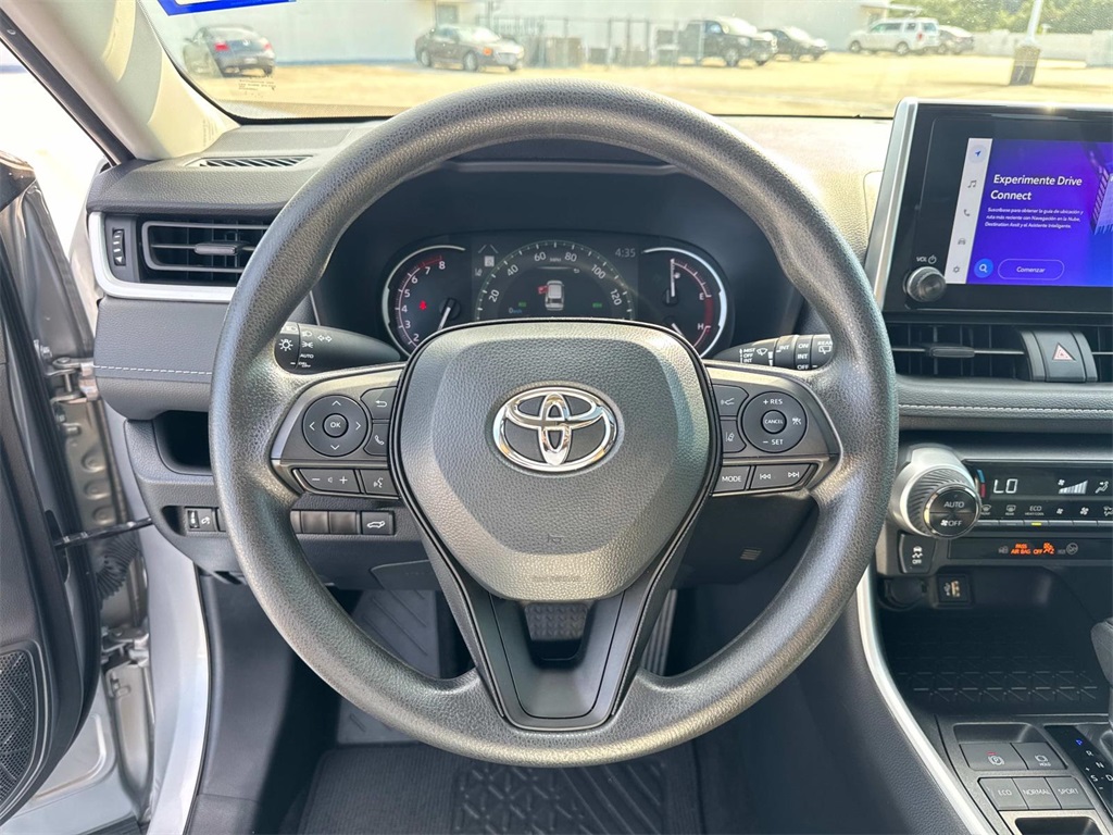 2024 Toyota RAV4 XLE photo 17