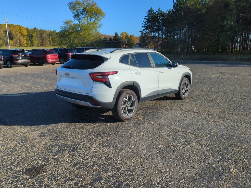 2024 Chevrolet Trax LT photo 3