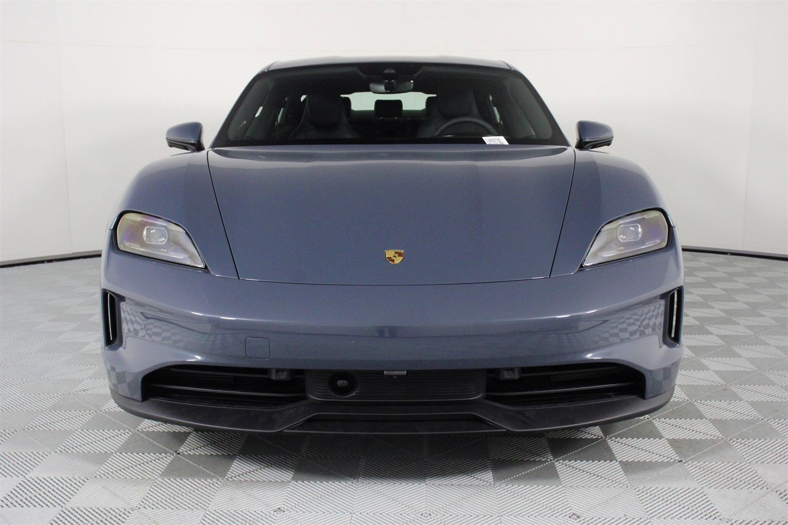 2025 Porsche Taycan photo 10