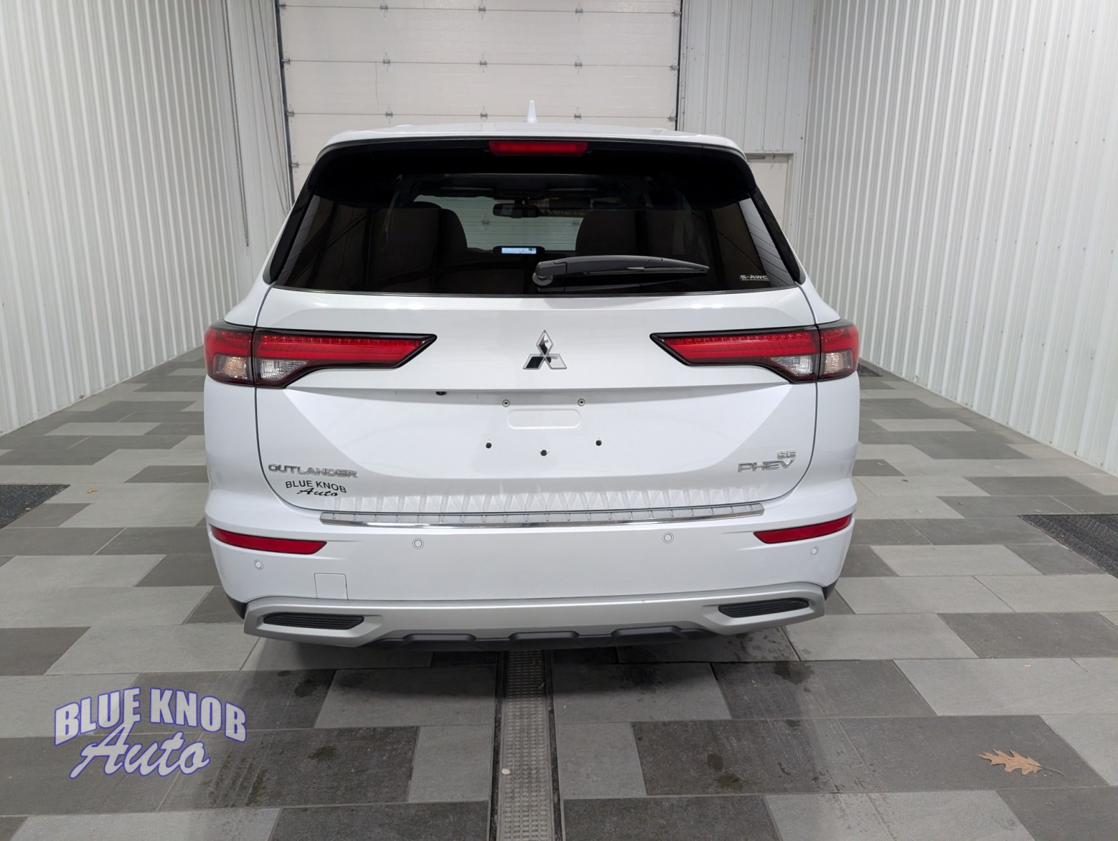 2023 Mitsubishi Outlander PHEV SE photo 3