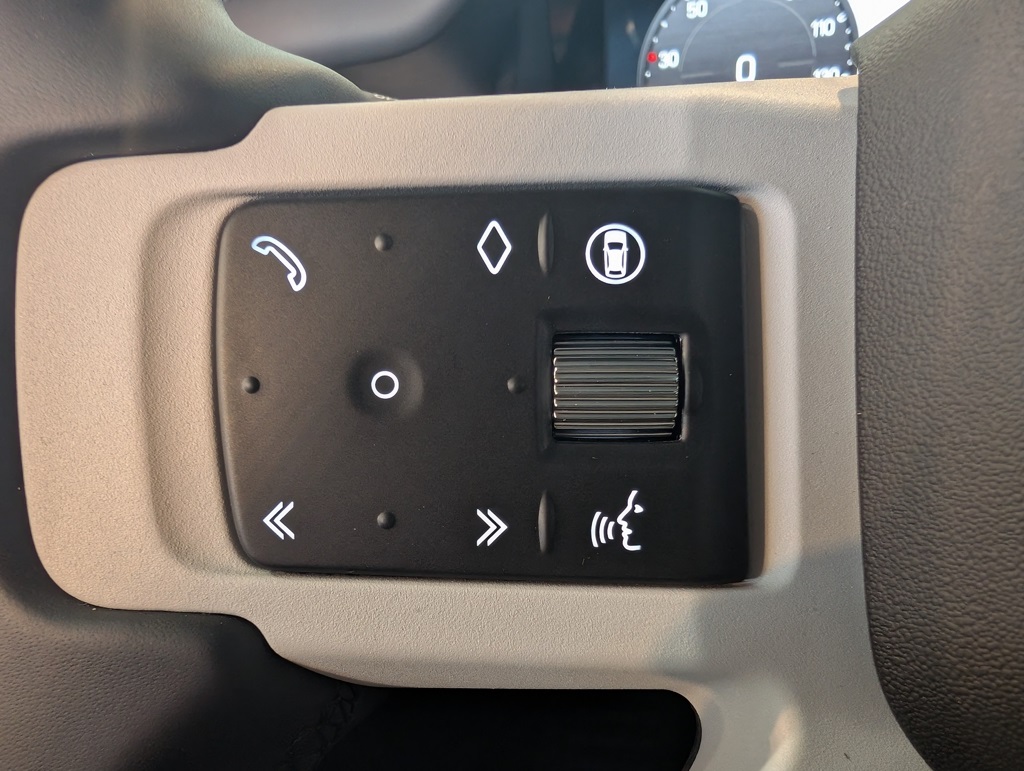 2025 Land Rover Defender 110 S photo 15