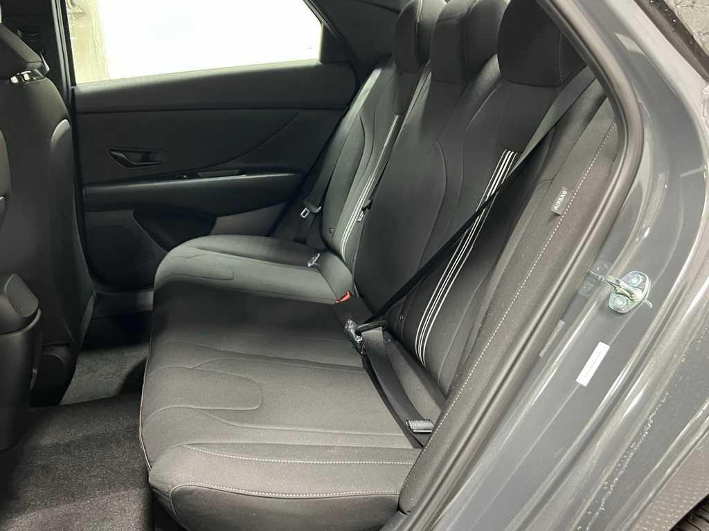 2025 Hyundai Elantra SEL Sport photo 29