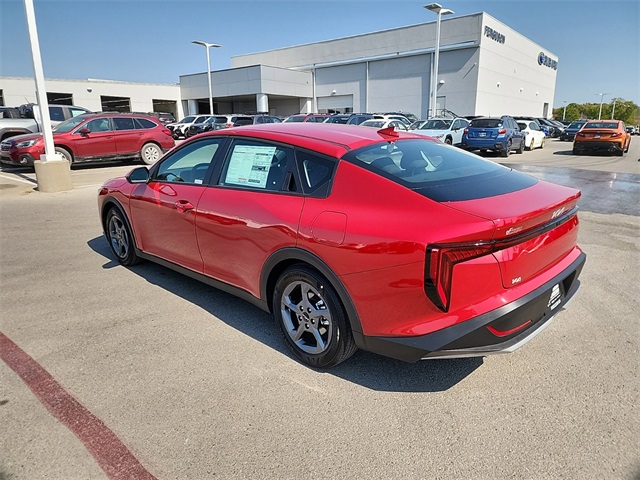 2025 Kia K4 LXS photo 4