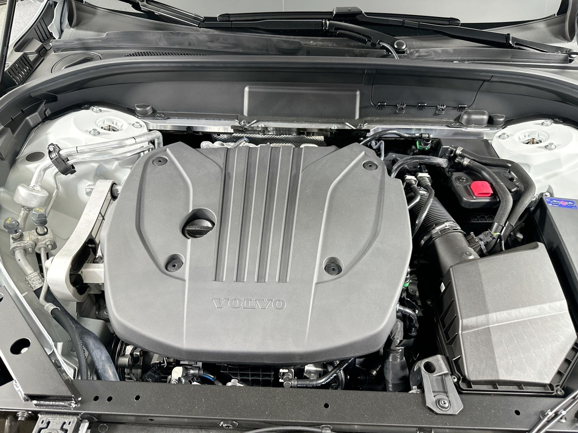 2025 Volvo XC60 B5 Plus photo 27