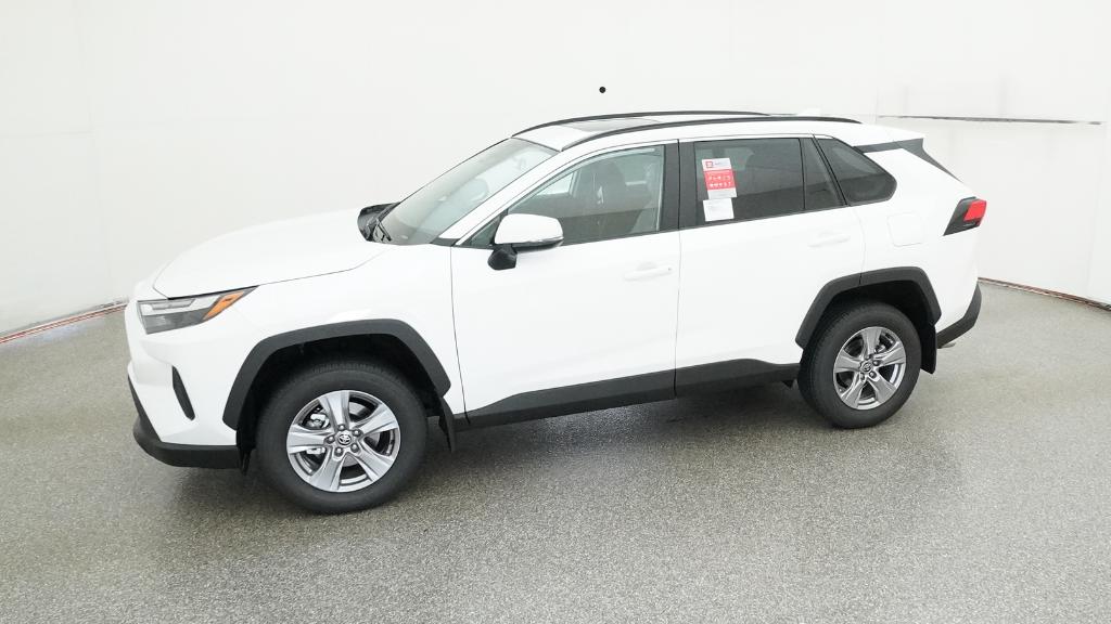 2025 Toyota RAV4 XLE photo 7