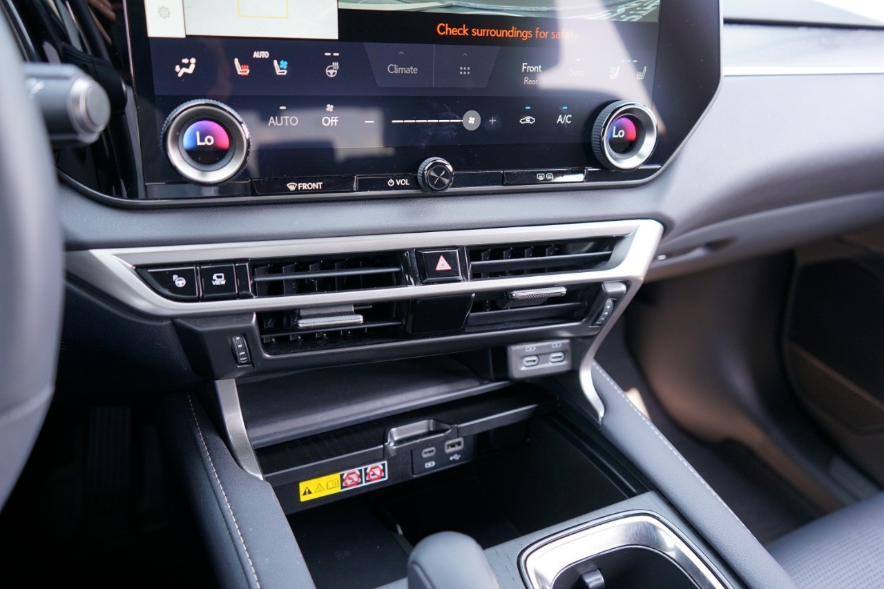2023 Lexus RX 350h Luxury photo 16