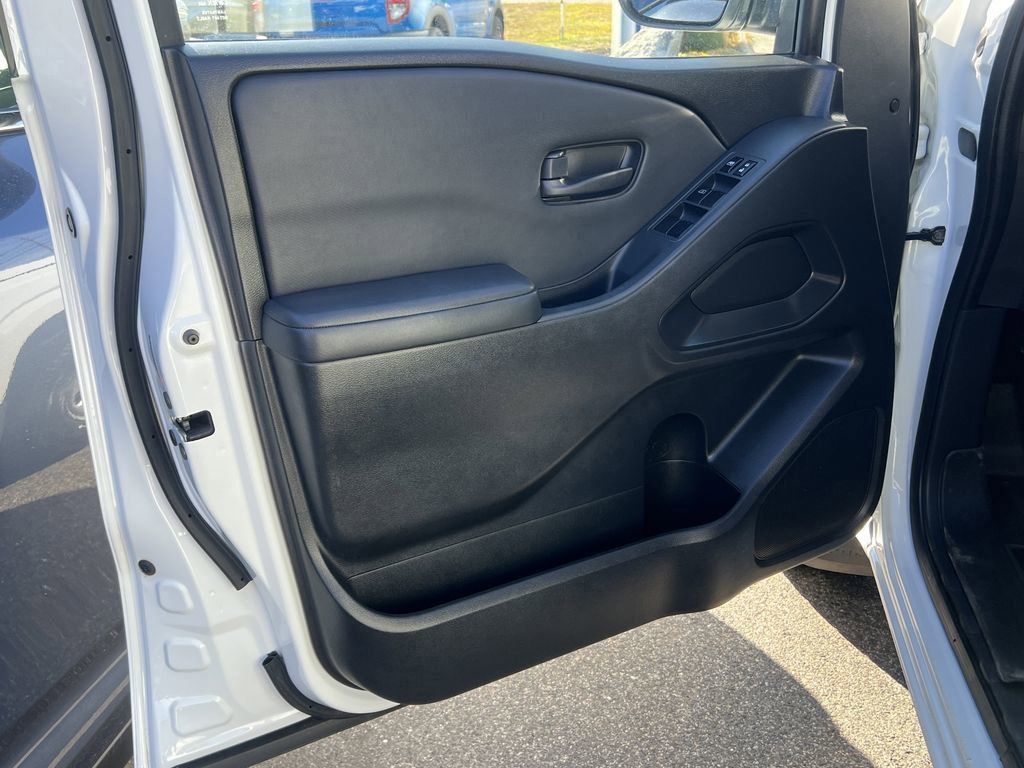 2022 Nissan Frontier S photo 8