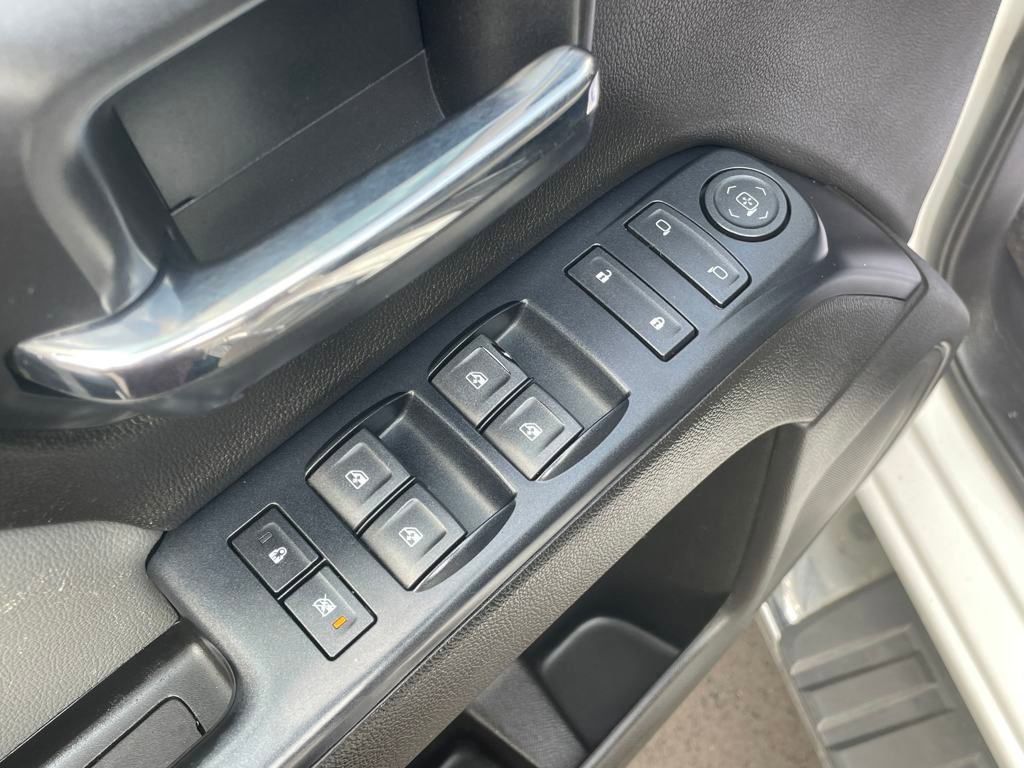 2018 Chevrolet Silverado 1500 Custom photo 11