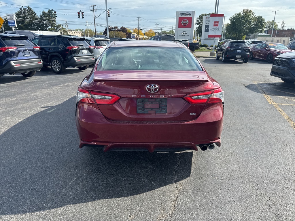 2018 Toyota Camry SE photo 5