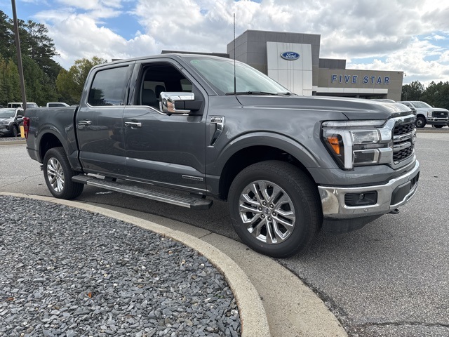 2025 Ford F-150 Lariat photo 2