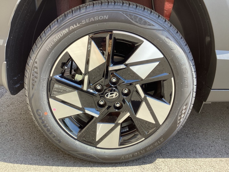 2025 Hyundai Kona SEL photo 8