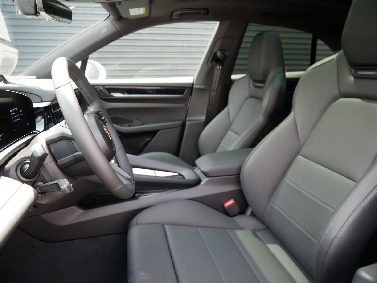2025 Porsche Macan Electric 4 photo 5