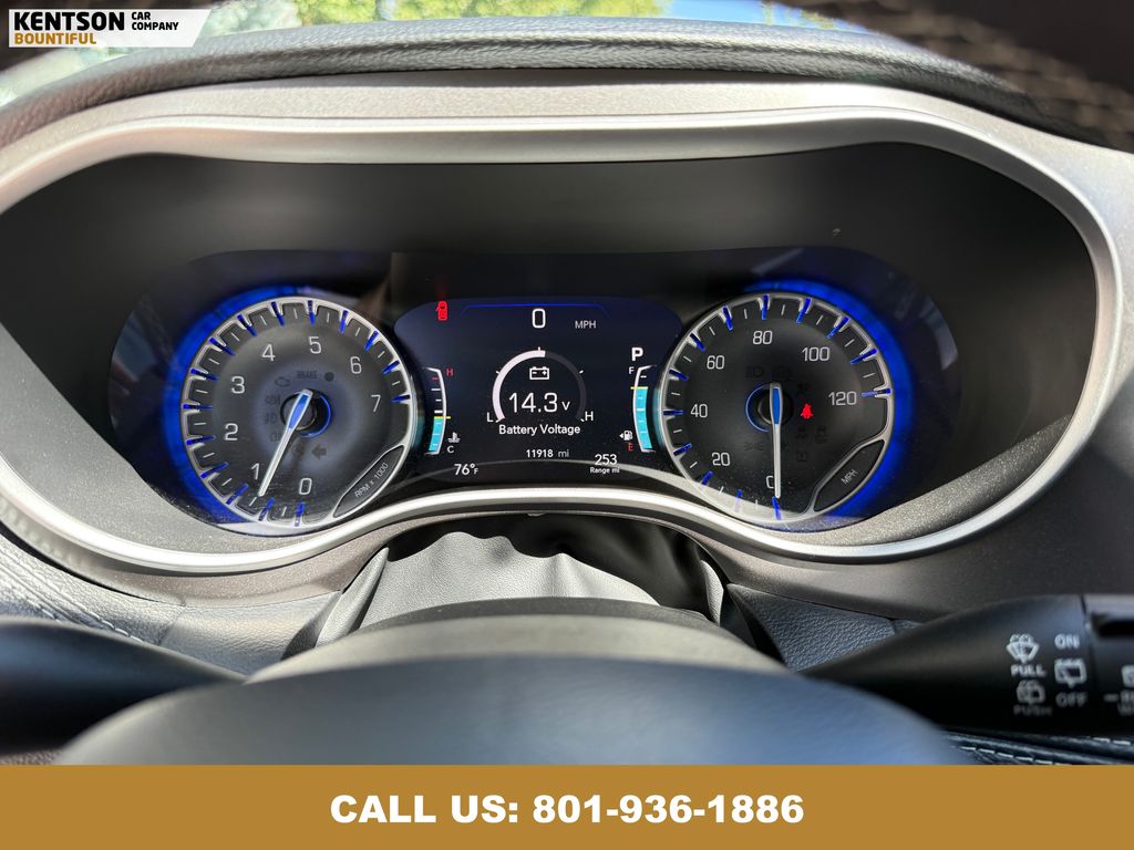 2024 Chrysler Pacifica Touring L photo 16