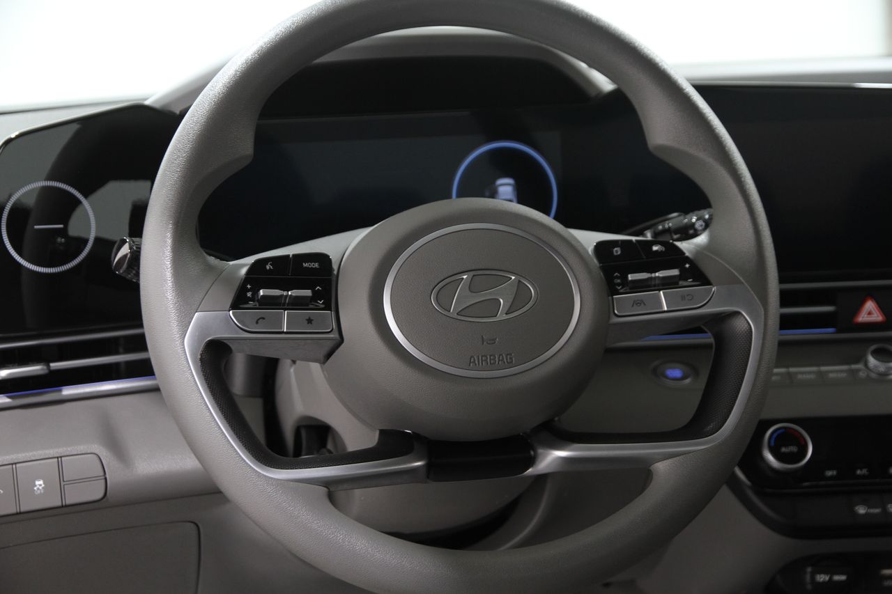 2024 Hyundai Elantra SEL photo 7