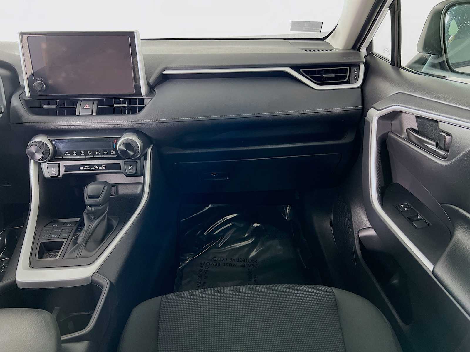 2023 Toyota RAV4 LE photo 20
