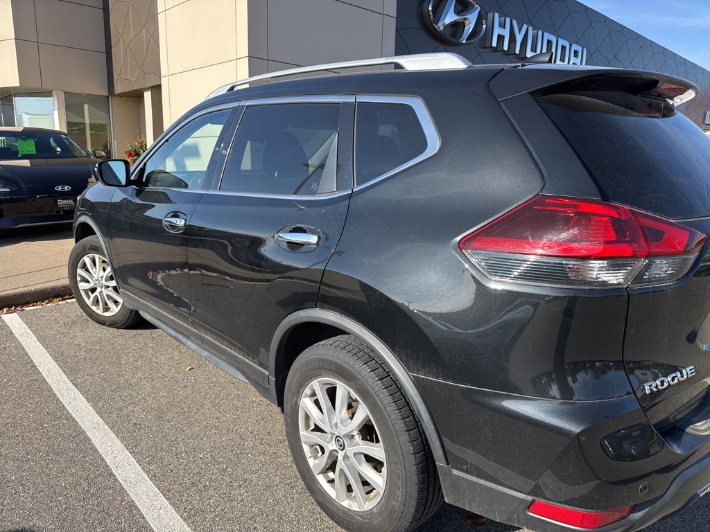 2020 Nissan Rogue SV photo 3