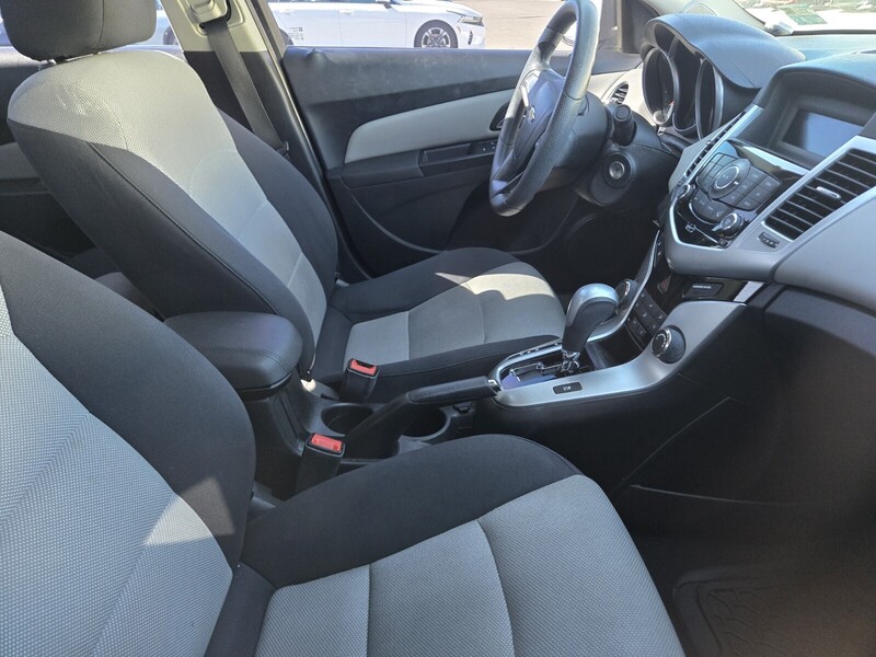 2014 Chevrolet Cruze LS photo 3