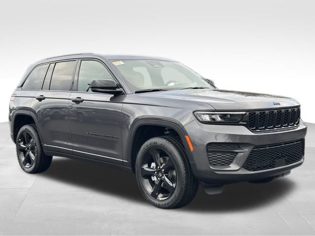 2025 Jeep Grand Cherokee Altitude's photo